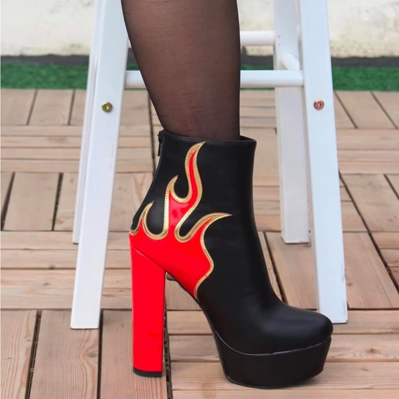 Black Patent Leather Flame Fire Platform chunky high heels Boots - Size 12 - Picture 1 of 3